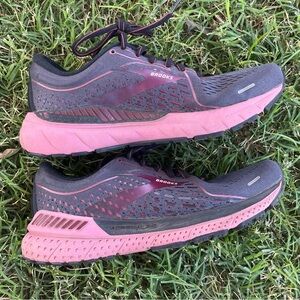 COPY - Brooks Adrenaline 21 running shoes. Women’s size 8 In great condition.